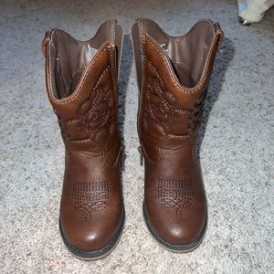 Toddler size 8 cowgirl brown boots with zipper